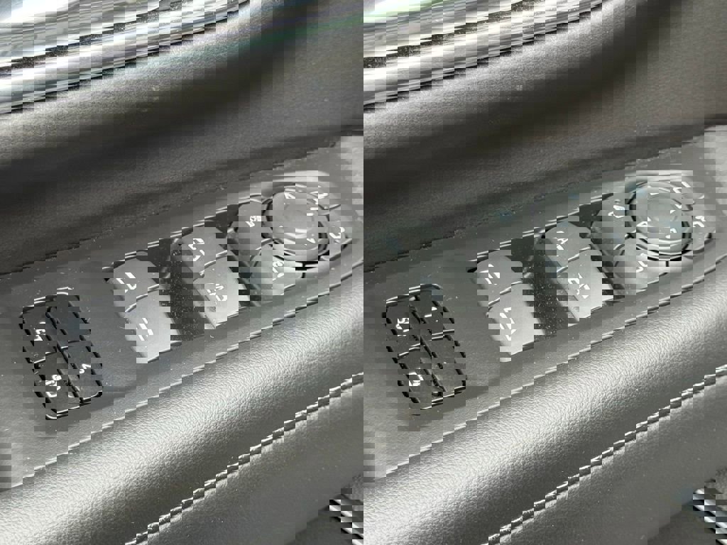 Used 2023 Chevrolet Suburban LT w/ Luxury Package AWD/4WD image 19