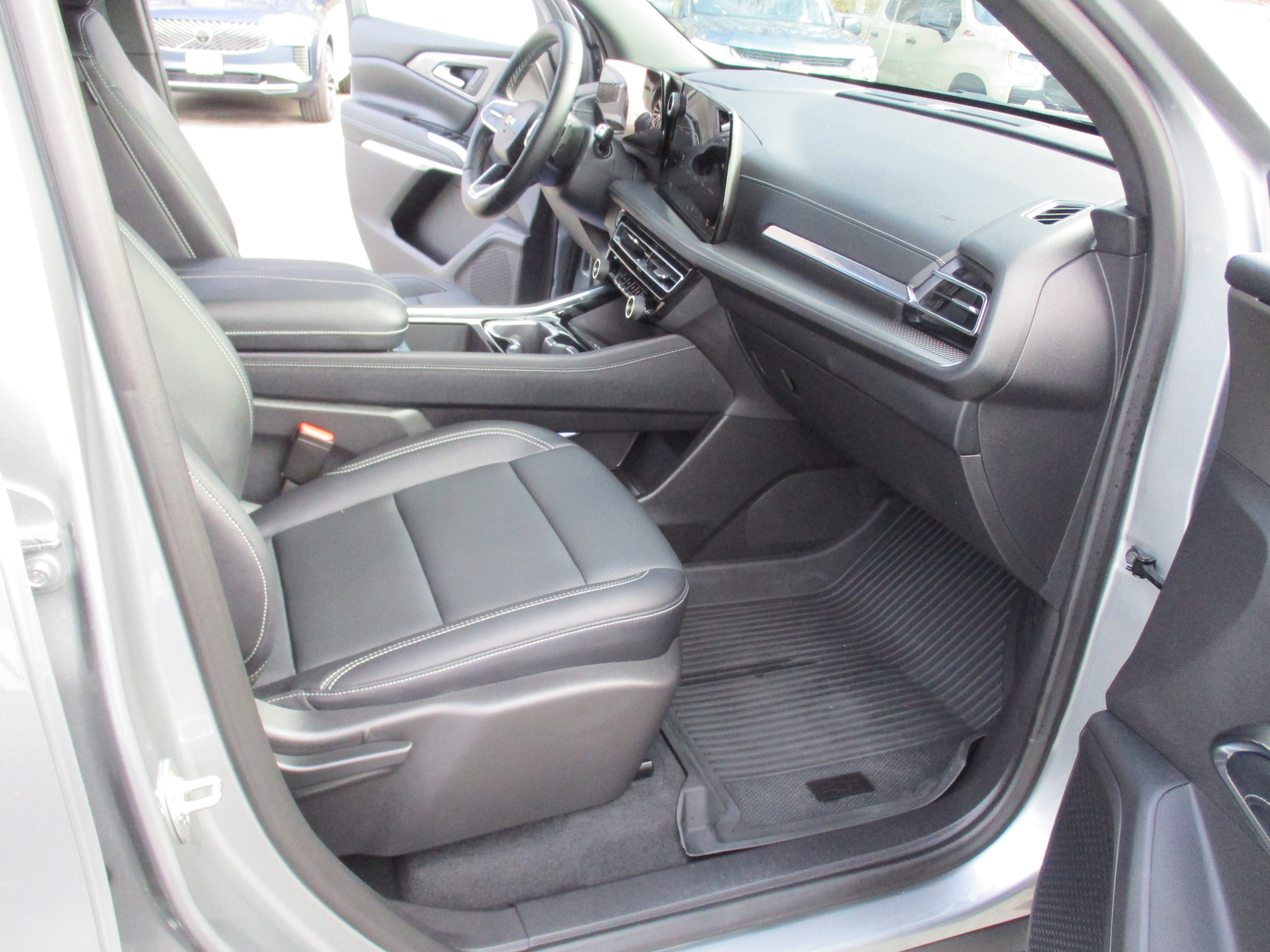 Certified 2025 Chevrolet Traverse LT w/ LPO, Floor Liner Package image 16