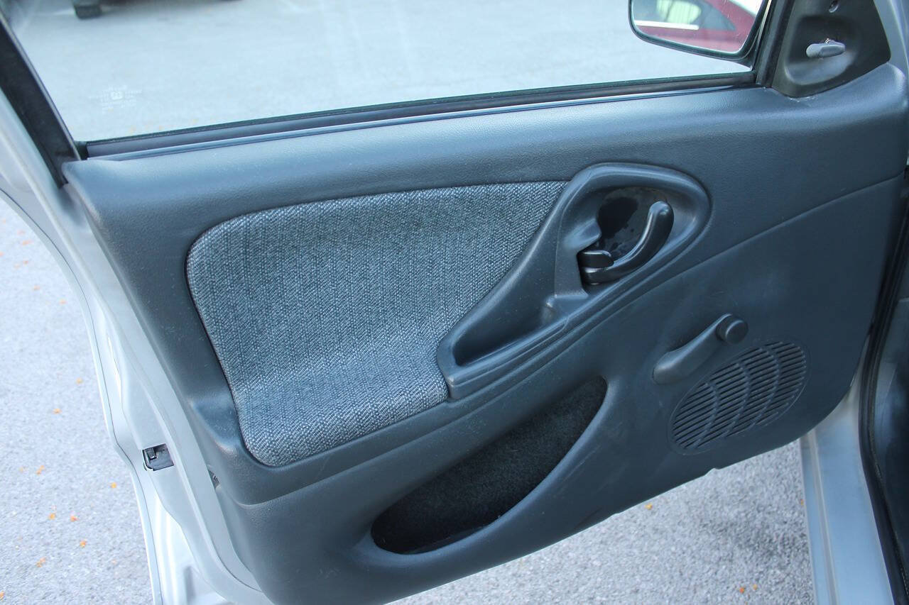 Used 2005 Chevrolet Cavalier Sedan w/ Preferred Equipment Group FWD image 19
