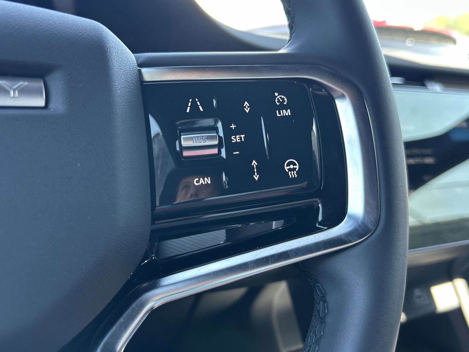 Used 2025 Land Rover Discovery Sport Dynamic SE image 25