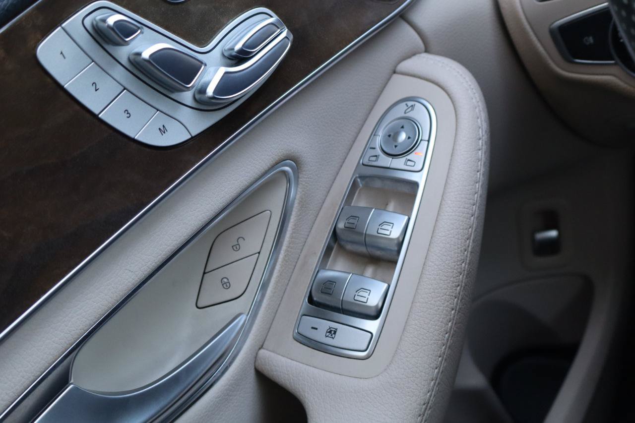 Used 2017 Mercedes-Benz C 300 Sedan image 25