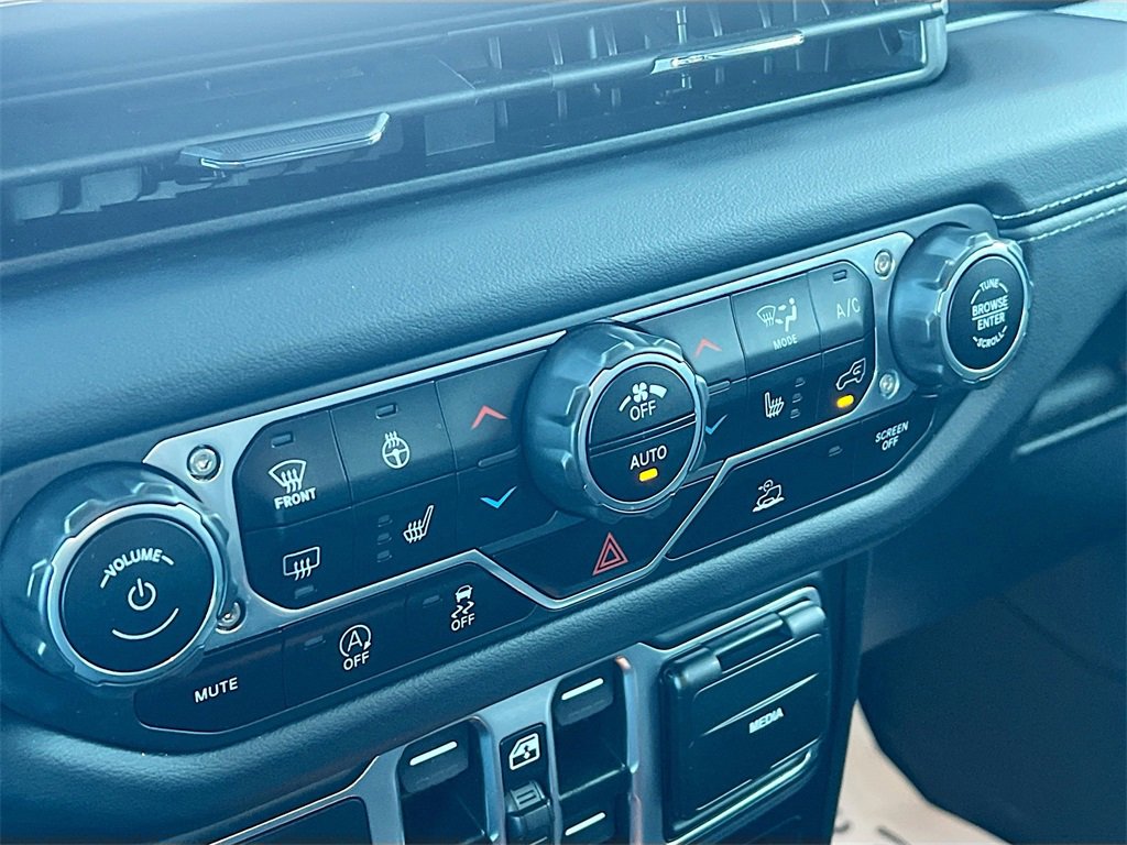 Used 2024 Jeep Gladiator Willys image 15