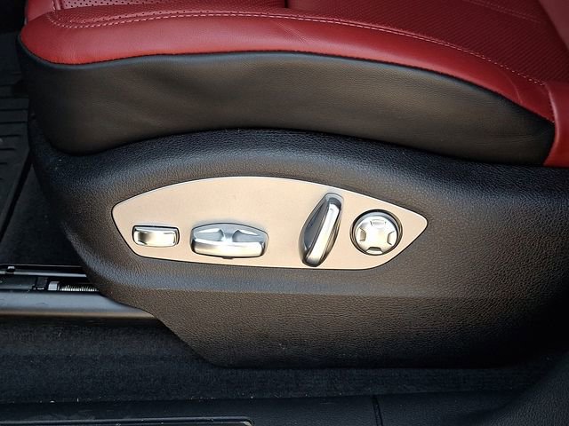 Used 2026 Porsche Macan AWD/4WD image 18