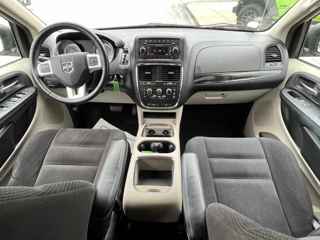 Used 2015 Dodge Grand Caravan SXT w/ UConnect Hands-Free Group FWD image 2