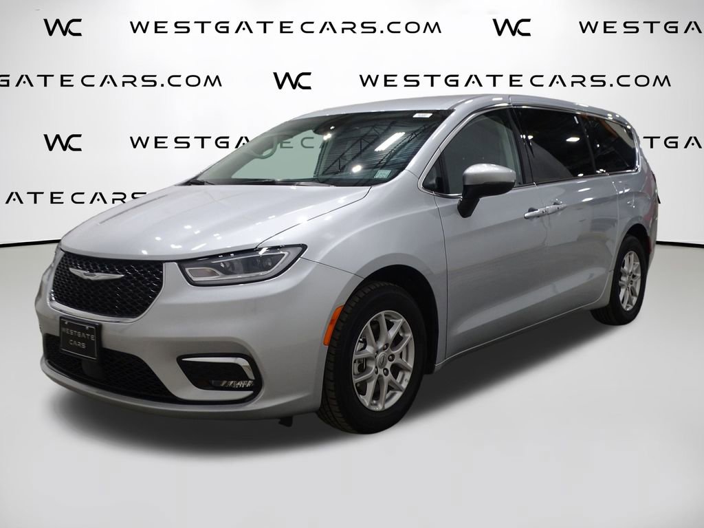 Used 2023 Chrysler Pacifica Touring-L image 1