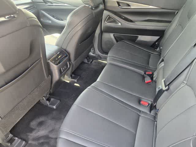 Used 2026 INFINITI QX60 Luxe w/ Cargo Package FWD image 11