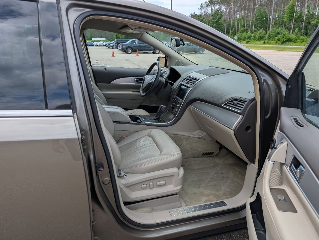 Used 2012 Lincoln MKX AWD image 18