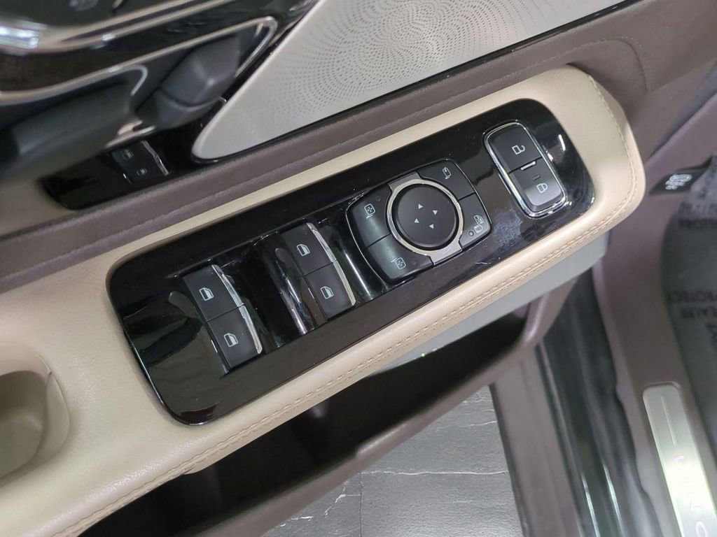 Certified 2023 Lincoln Aviator Reserve w/ Equipment Group 201A image 16