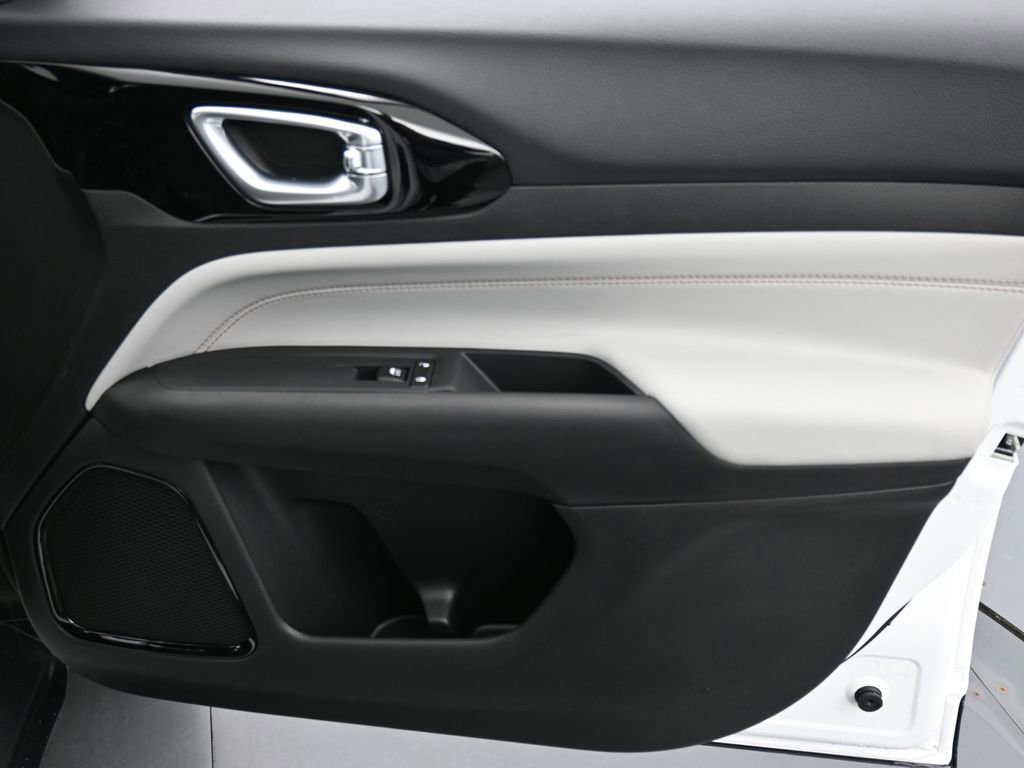 New 2026 Jeep Compass Limited image 18