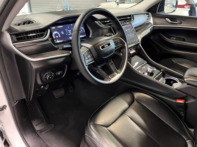 Used 2024 Jeep Grand Cherokee Limited image 19