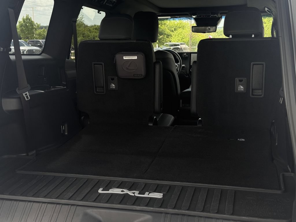 Used 2024 Lexus GX 550 w/ Accessory Package (2T) AWD/4WD image 32