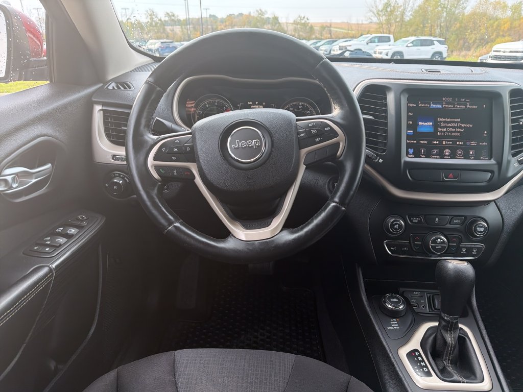 Used 2016 Jeep Cherokee Latitude w/ Comfort/Convenience Group AWD/4WD image 12