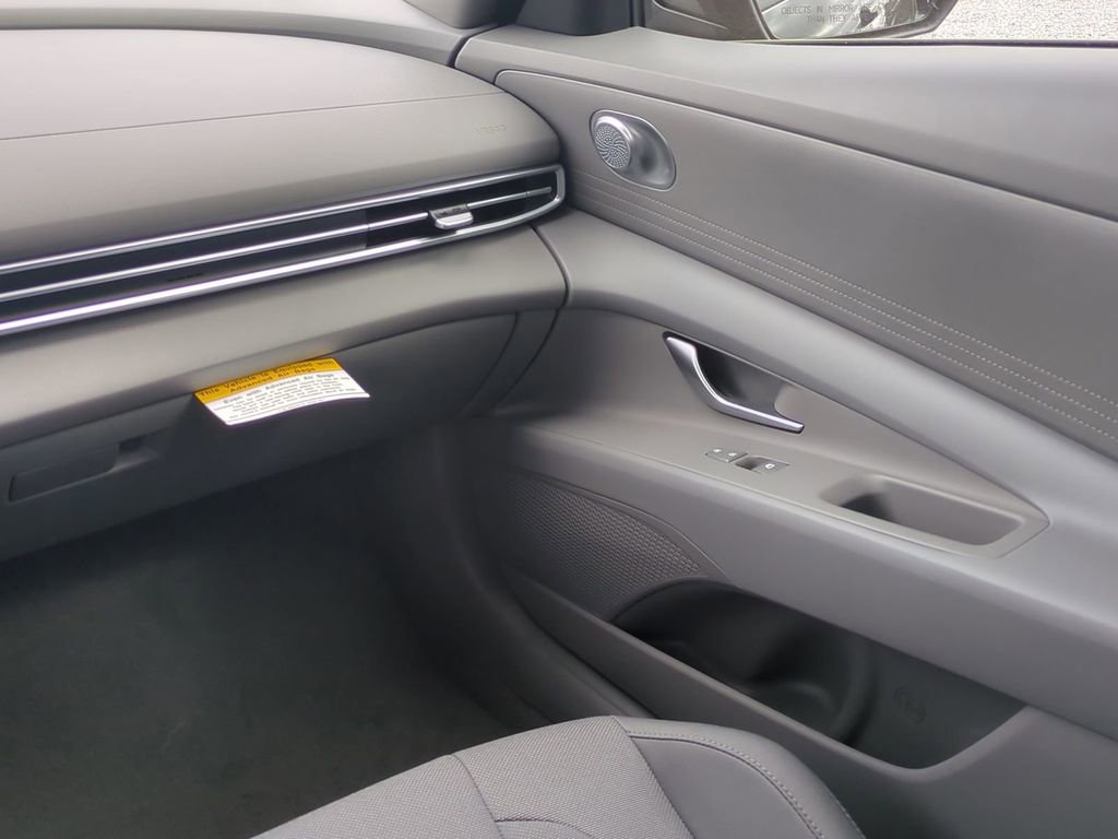 New 2026 Hyundai Elantra SE FWD image 18