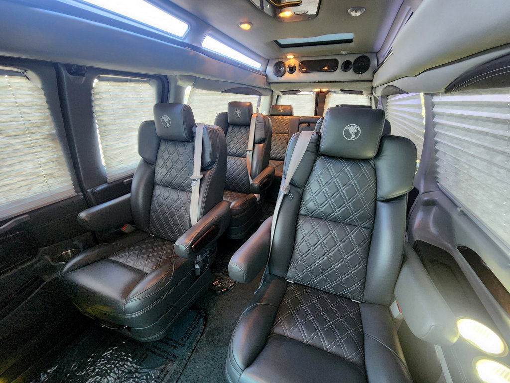 Used 2021 Chevrolet Express 3500 LS w/ Chrome Appearance Package RWD image 29