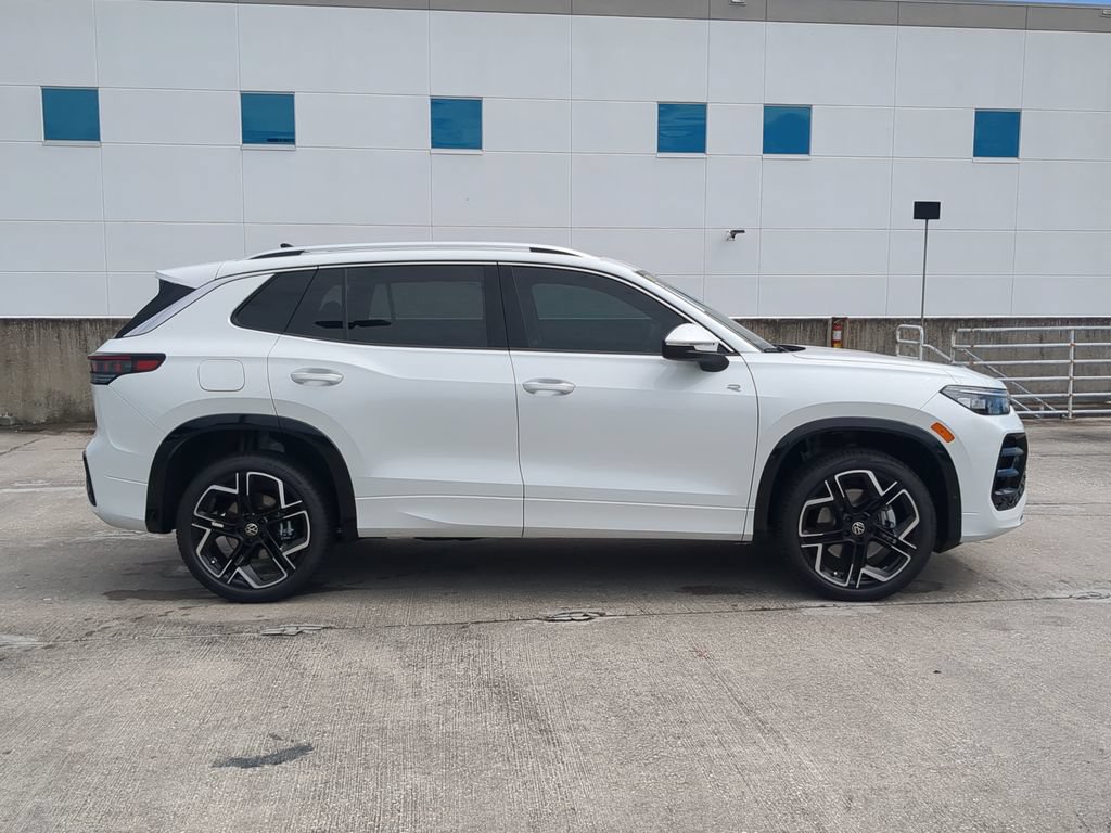 New 2026 Volkswagen Tiguan SEL R-Line AWD/4WD image 2