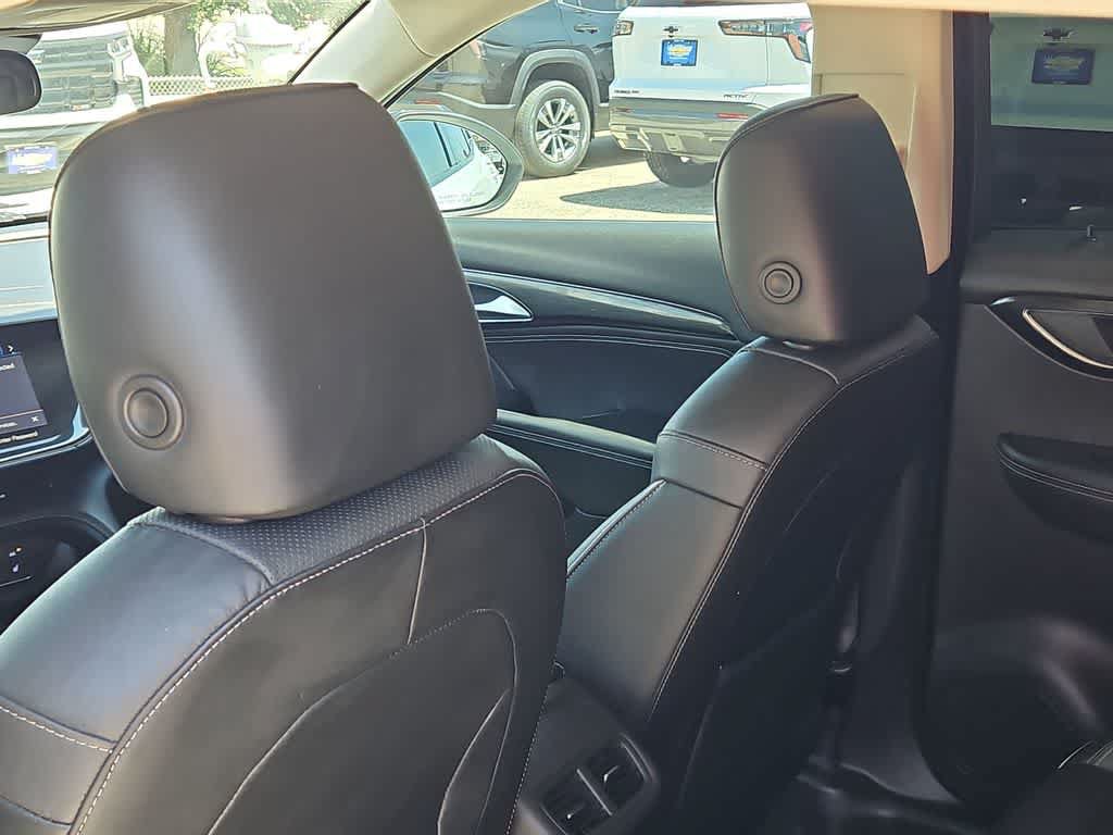 Used 2021 Buick Envision Essence w/ Sport Touring Package FWD image 16