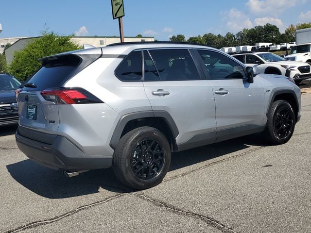 Used 2021 Toyota RAV4 XLE w/ Convenience Package FWD image 6