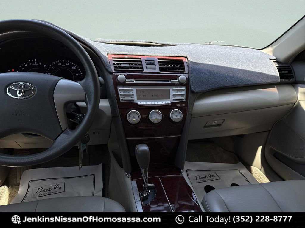 Used 2010 Toyota Camry LE image 21
