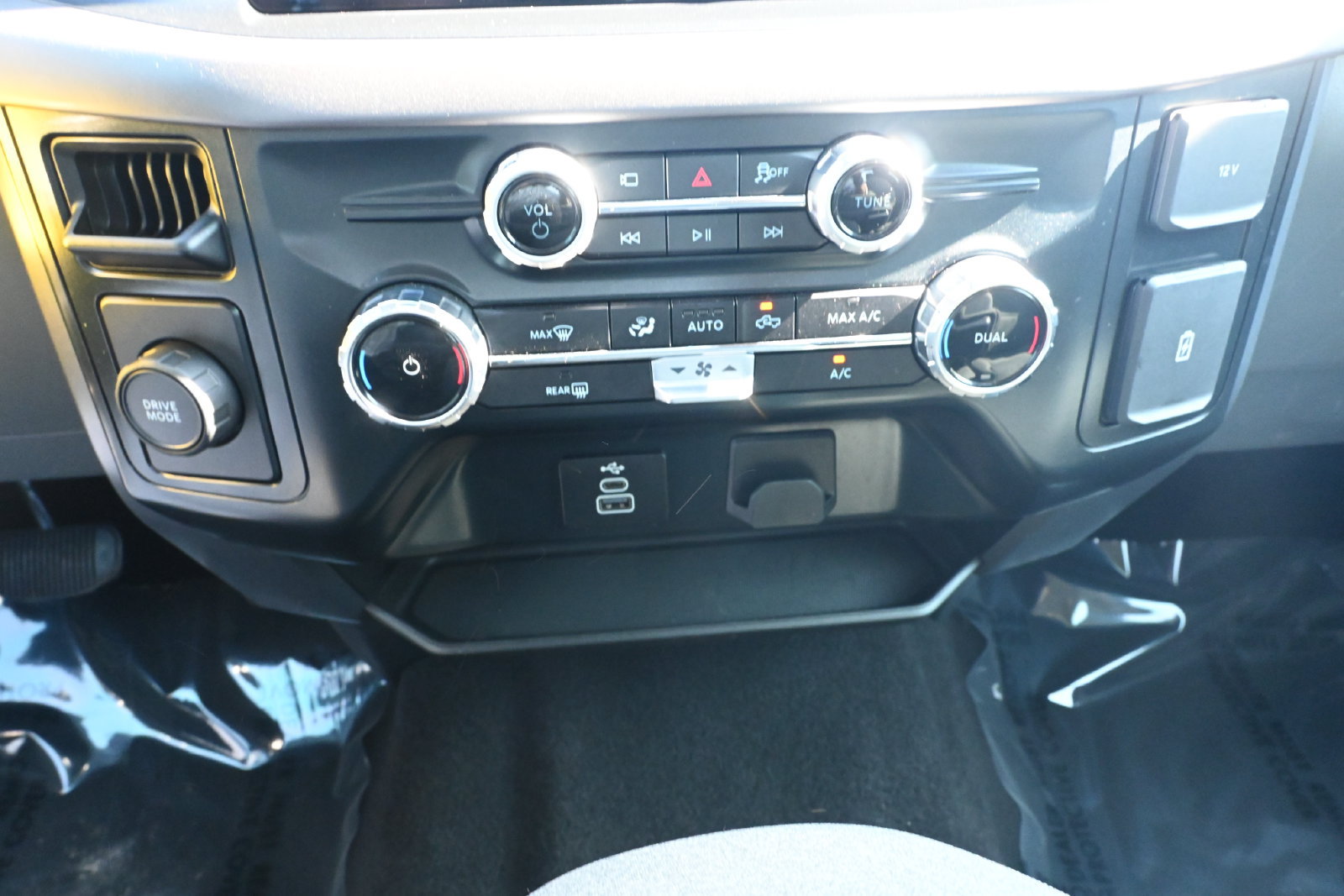 Used 2025 Ford F150 XLT w/ Equipment Group 301A Standard RWD image 19