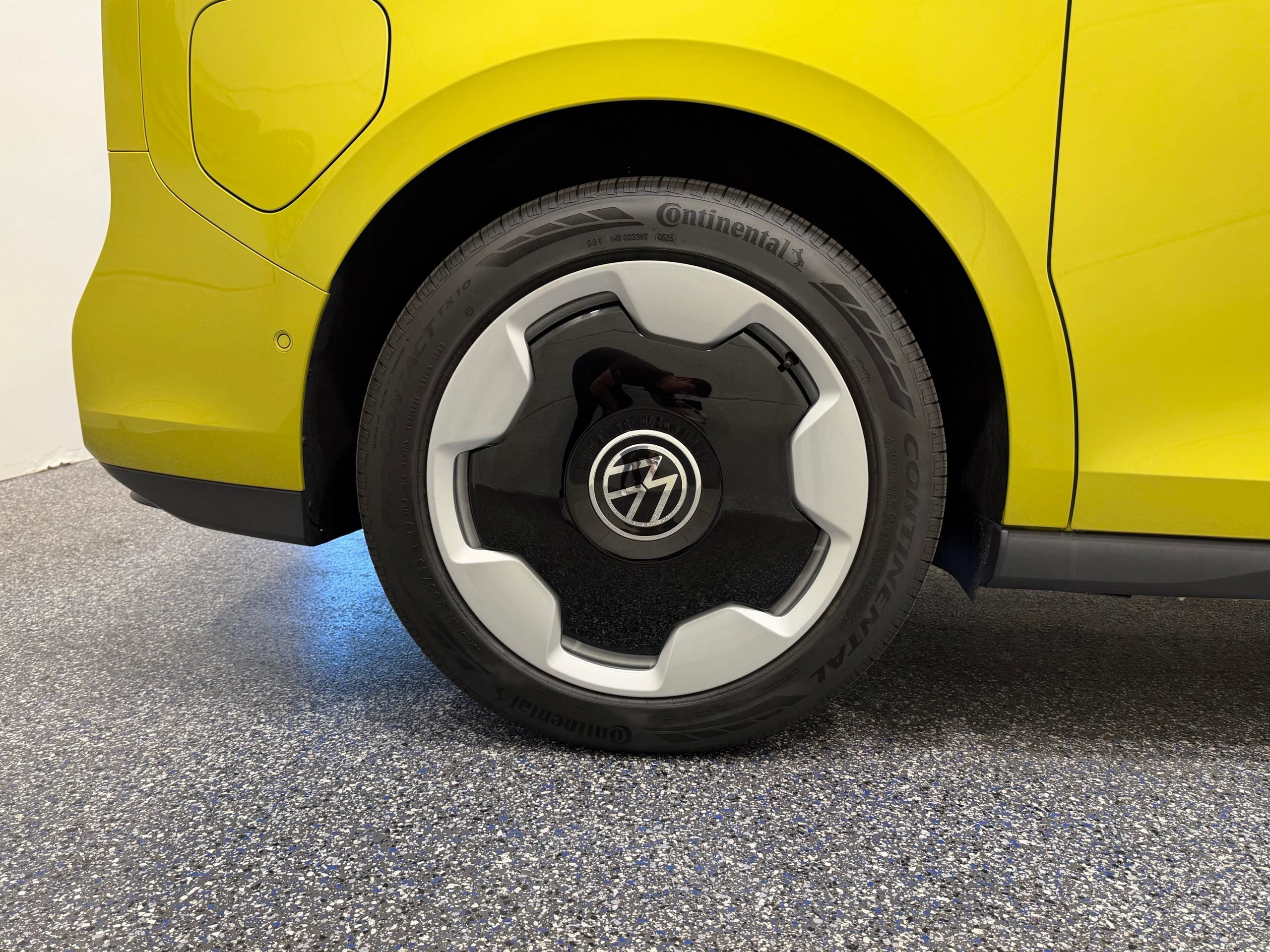 New 2025 Volkswagen ID. Buzz Pro S Plus AWD/4WD image 13