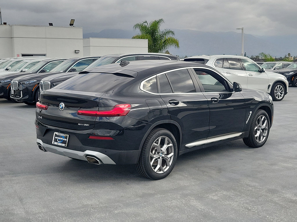 Used 2024 BMW X4 xDrive30i AWD/4WD image 3