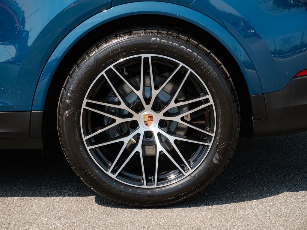 Certified 2025 Porsche Cayenne Coupe w/ Premium Package Plus image 40