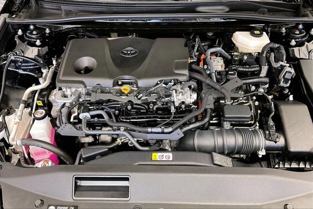 Used 2025 Toyota Camry SE FWD image 9