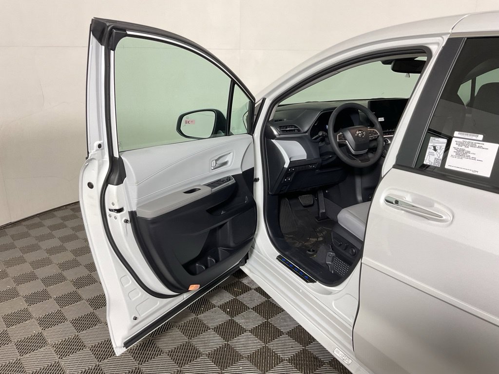 New 2026 Toyota Sienna XLE FWD image 20