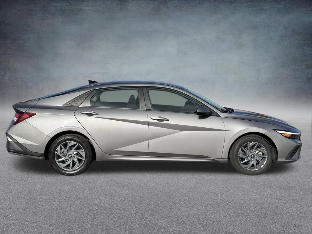 Used 2024 Hyundai Elantra SEL video 2