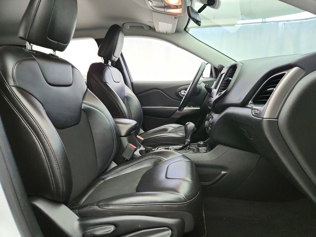 Used 2020 Jeep Cherokee Latitude Plus w/ Cold Weather Group image 28