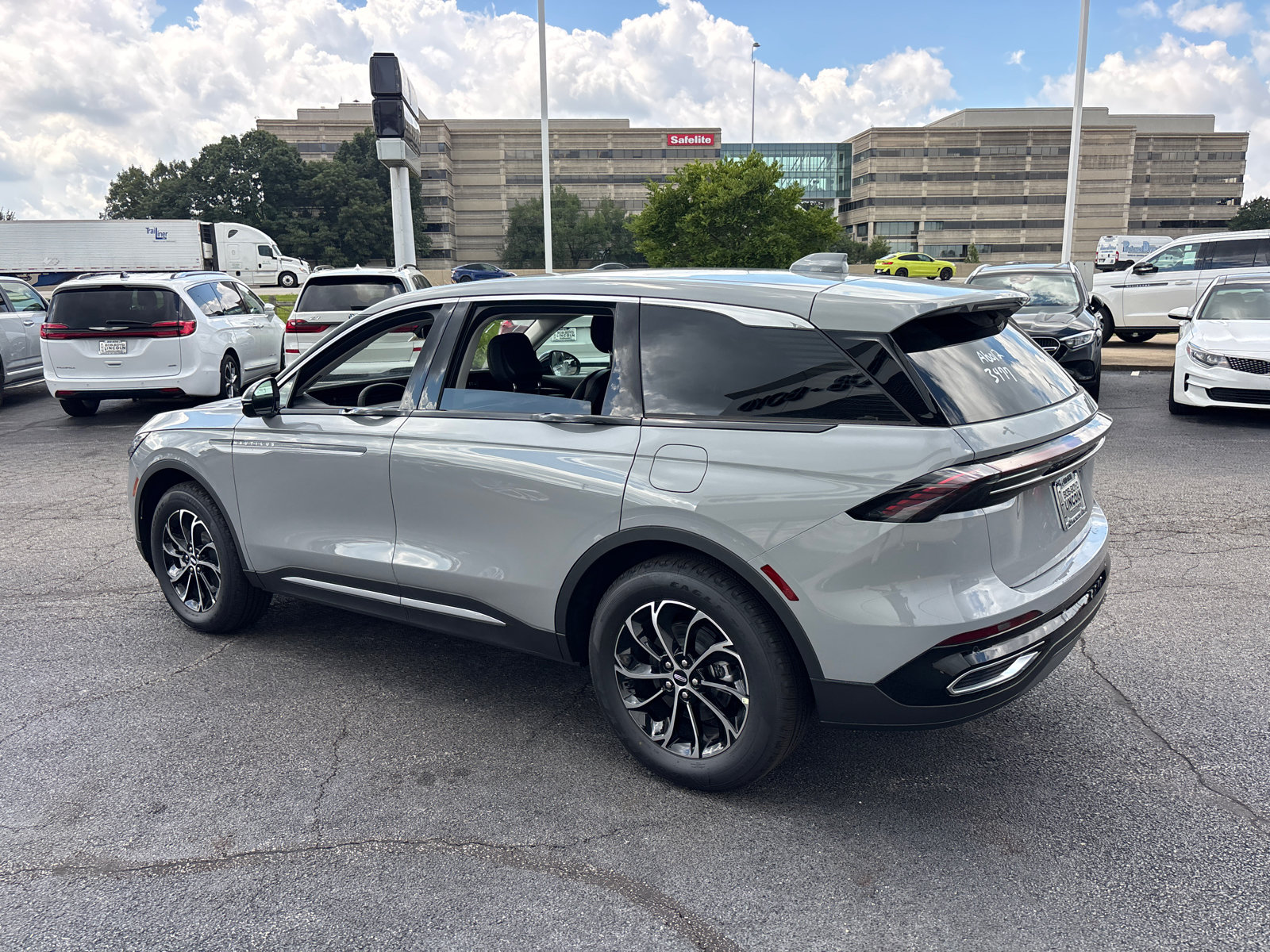 New 2026 Lincoln Nautilus Premier AWD/4WD image 5