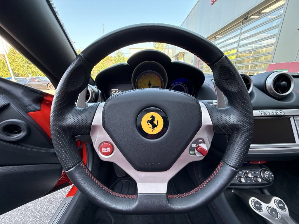 Used 2010 Ferrari California RWD image 14