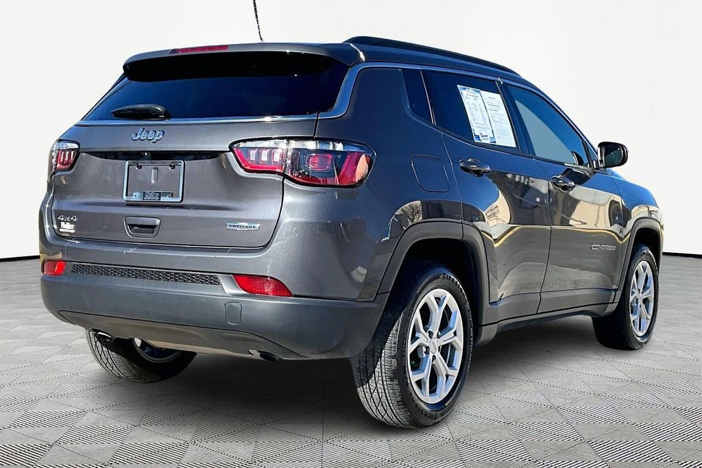 Used 2024 Jeep Compass Latitude image 2