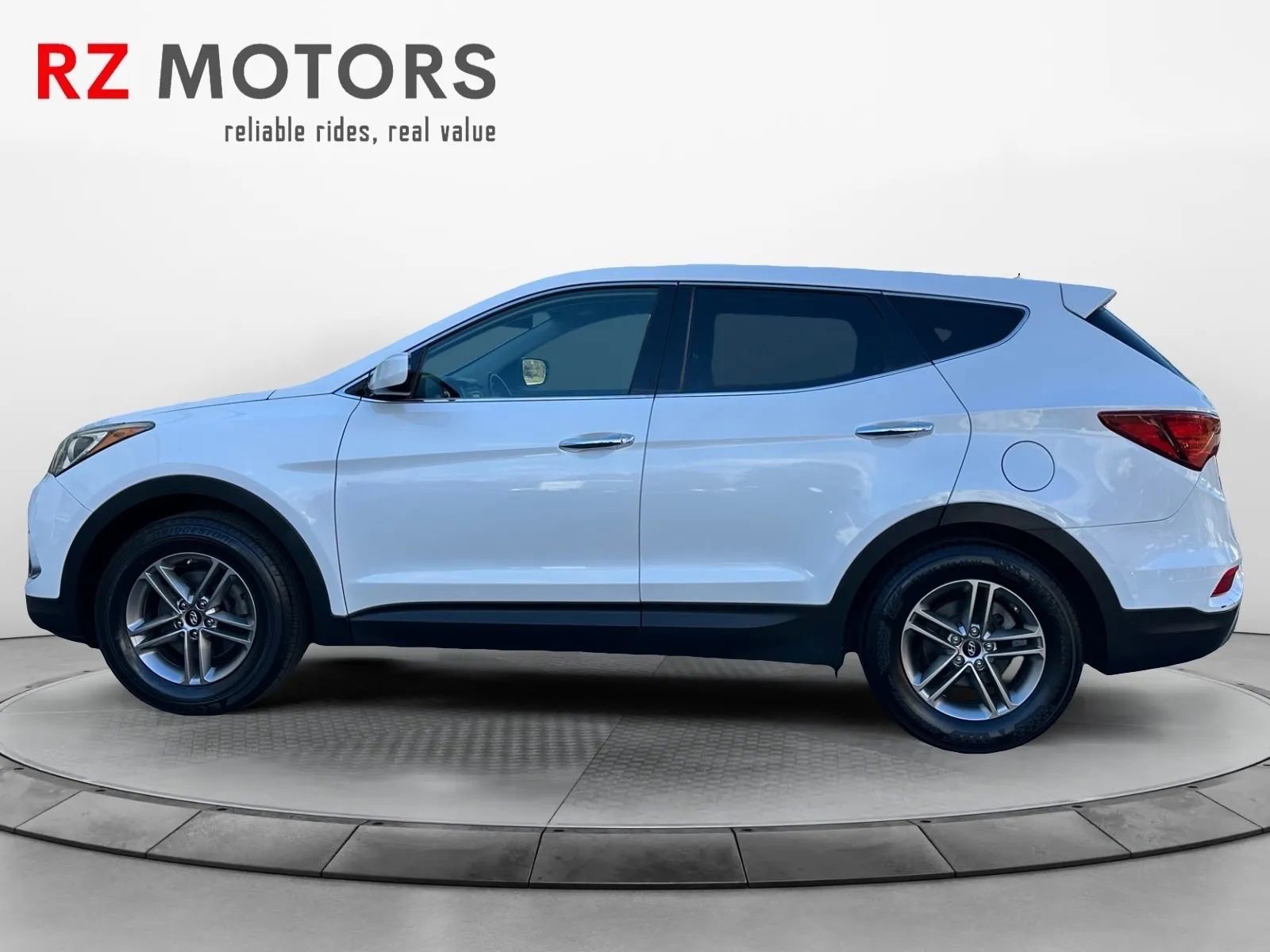 Used 2018 Hyundai Santa Fe Sport FWD image 2
