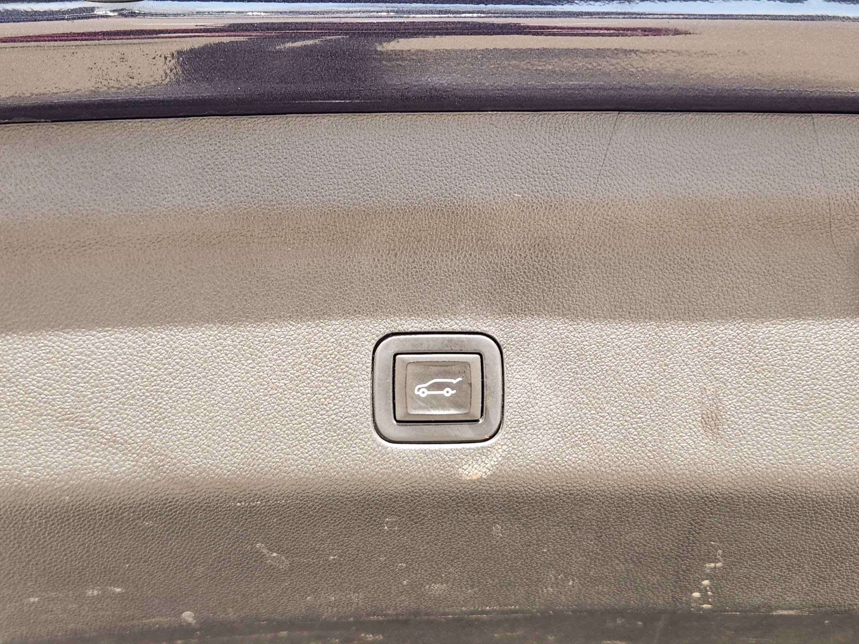 Used 2023 Chevrolet Tahoe Premier AWD/4WD image 39