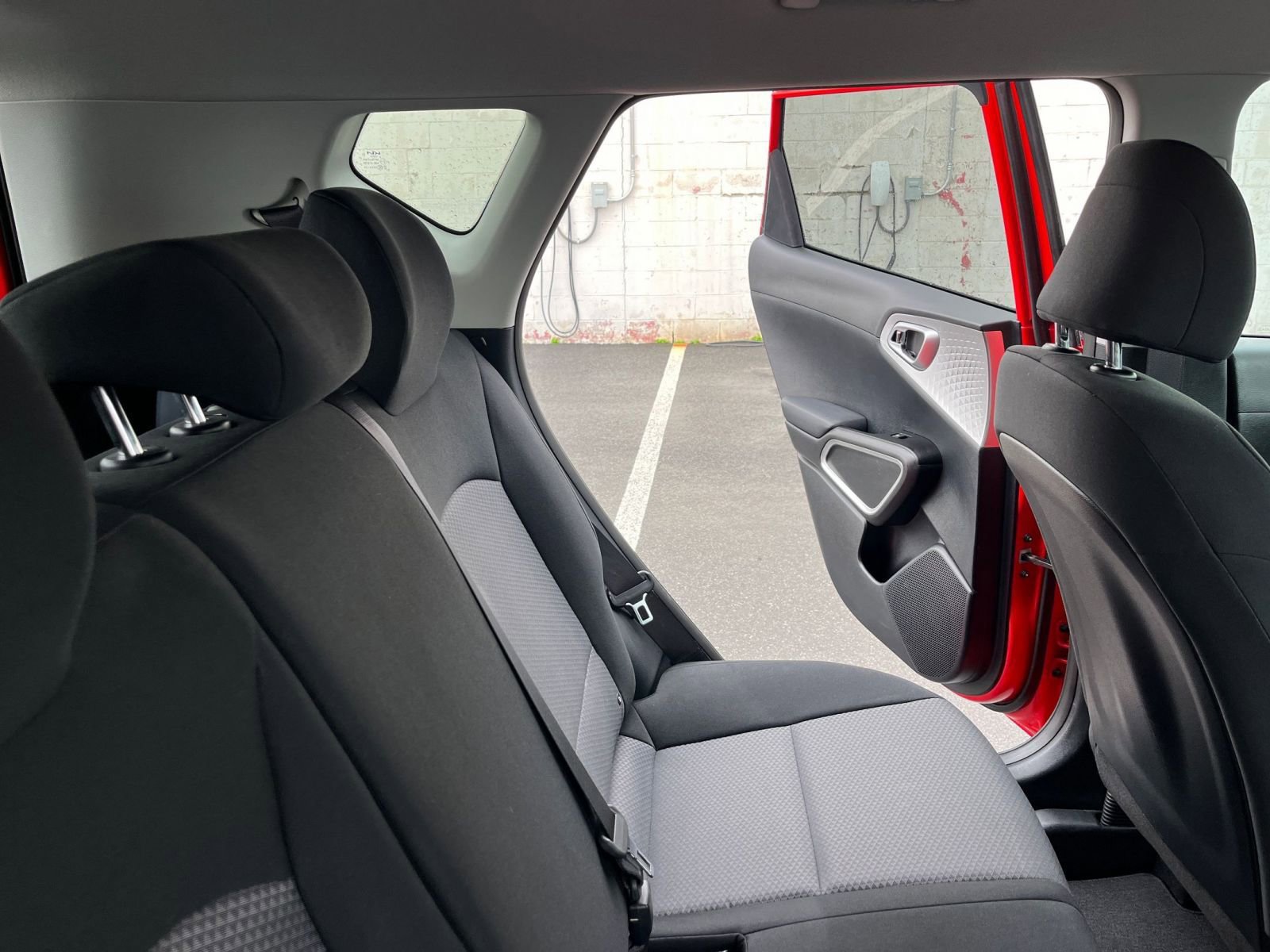 Used 2025 Kia Soul LX w/ LX Technology Package FWD image 35