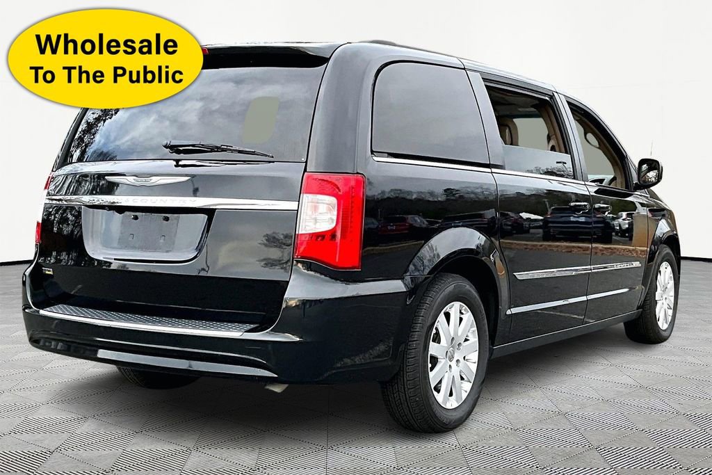 Used 2016 Chrysler Town & Country Touring image 5