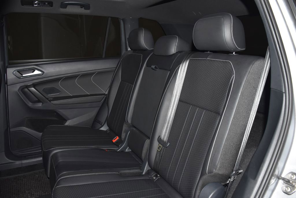 Used 2024 Volkswagen Tiguan SE R-Line image 31