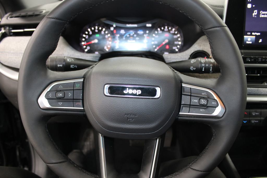 Used 2025 Jeep Compass Latitude AWD/4WD image 34