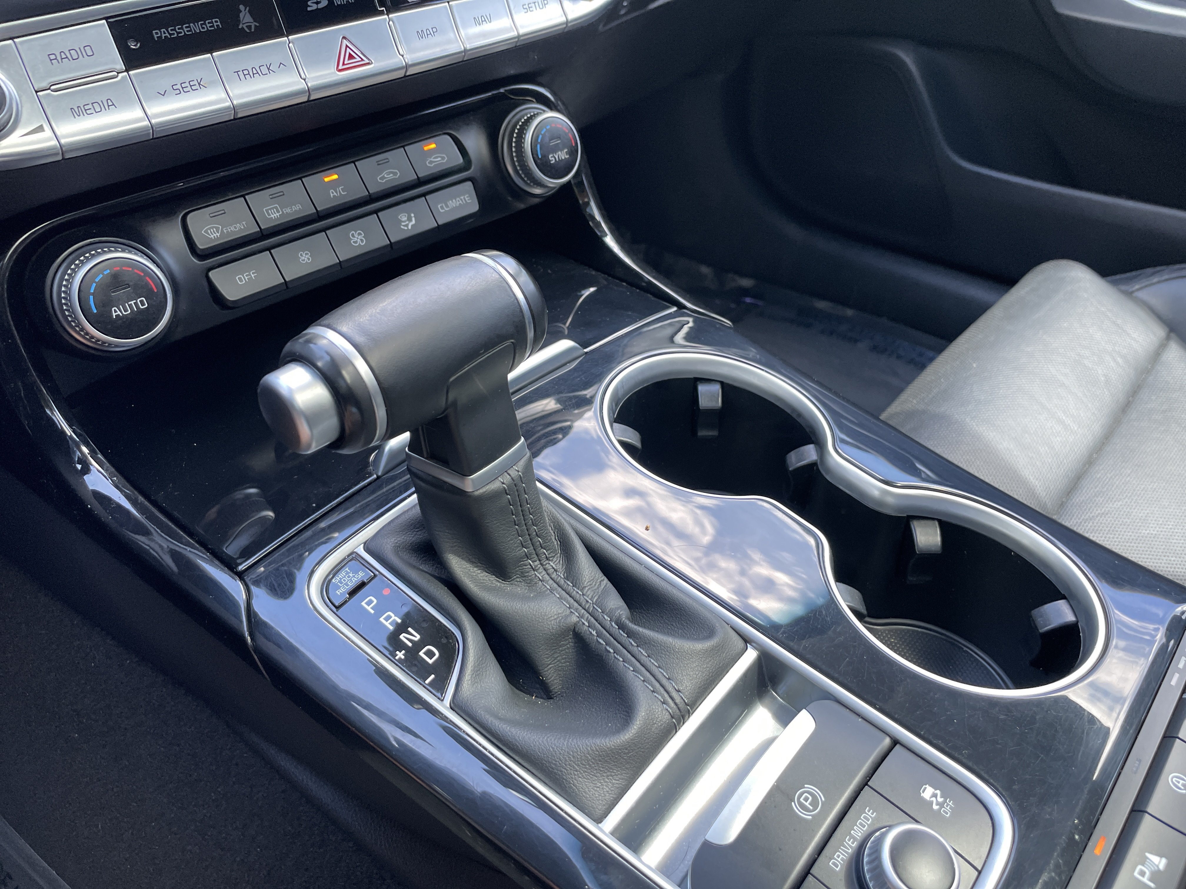 Used 2018 Kia Stinger Premium RWD image 25
