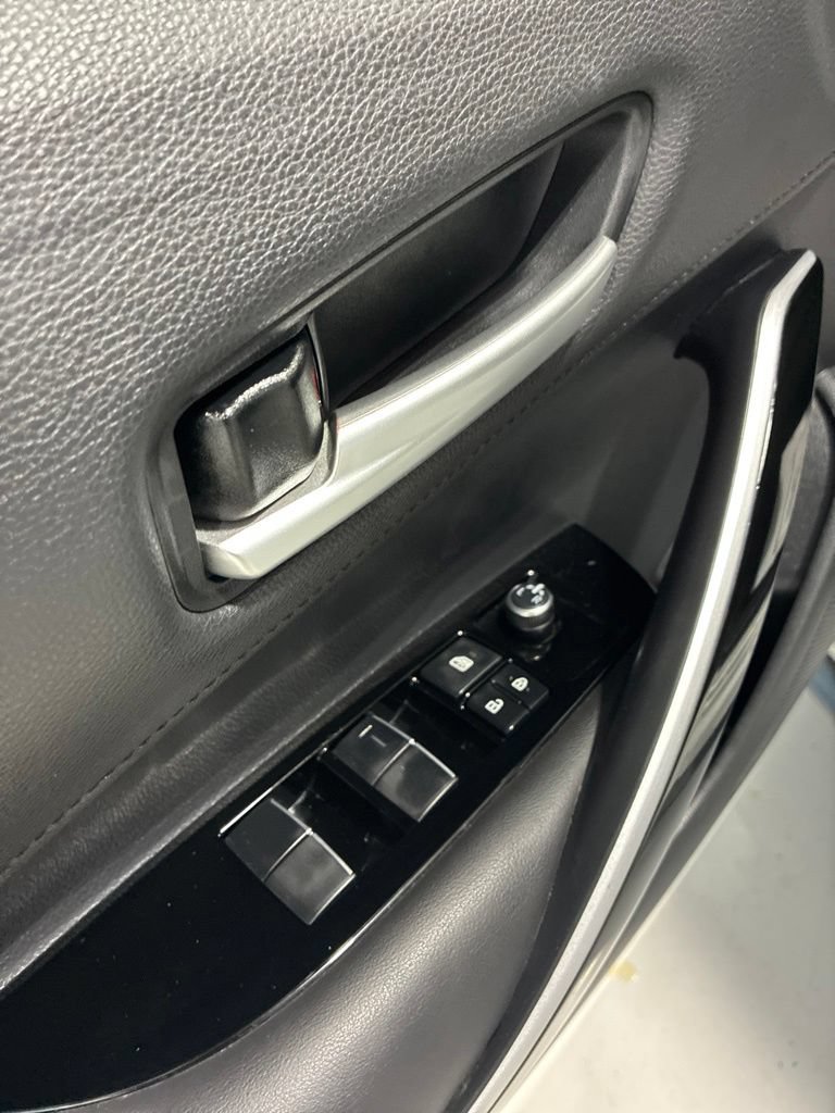 Used 2020 Toyota Corolla XSE FWD image 17
