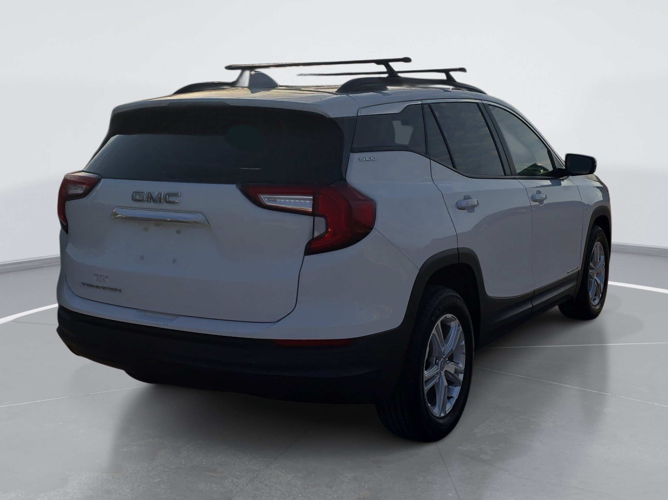 Used 2023 GMC Terrain SLE w/ Driver Convenience Package FWD image 3