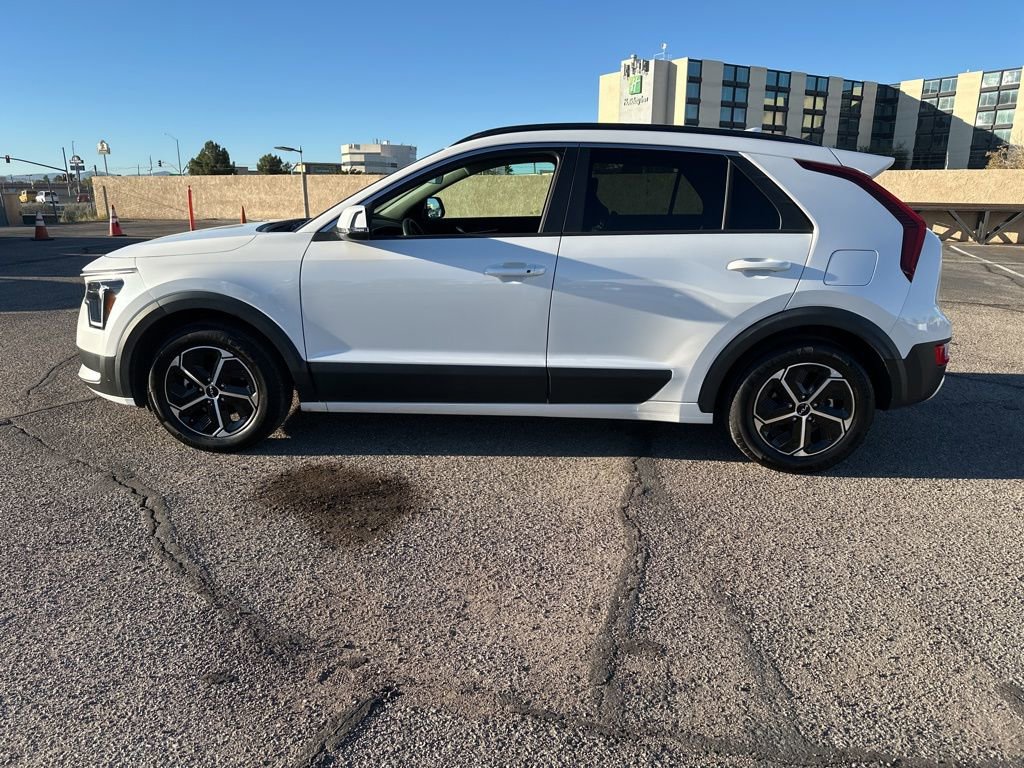 Used 2024 Kia Niro EX image 3