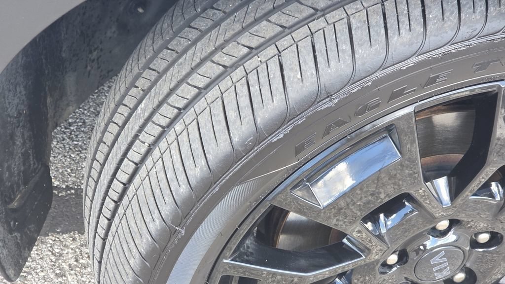 Used 2021 Kia Telluride EX w/ EX Premium Package AWD/4WD image 11