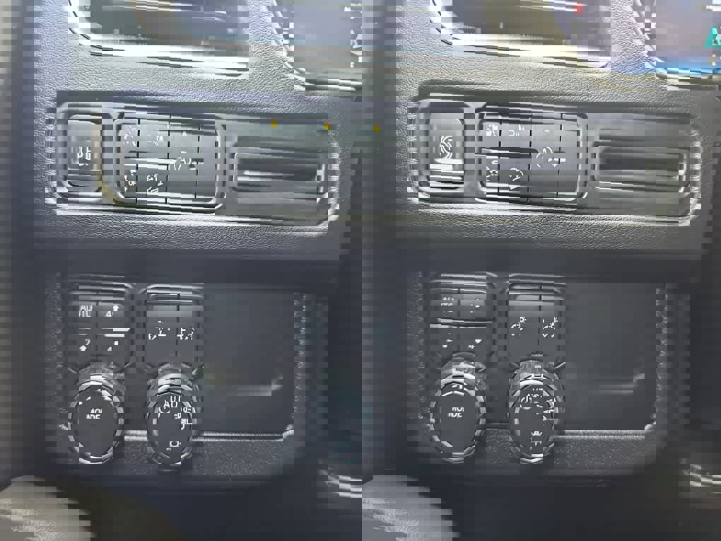 Used 2023 Chevrolet Suburban Premier image 19