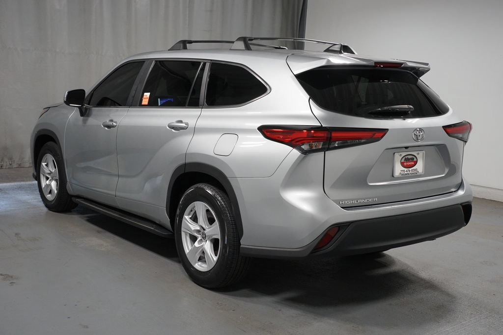 Used 2023 Toyota Highlander L FWD image 6