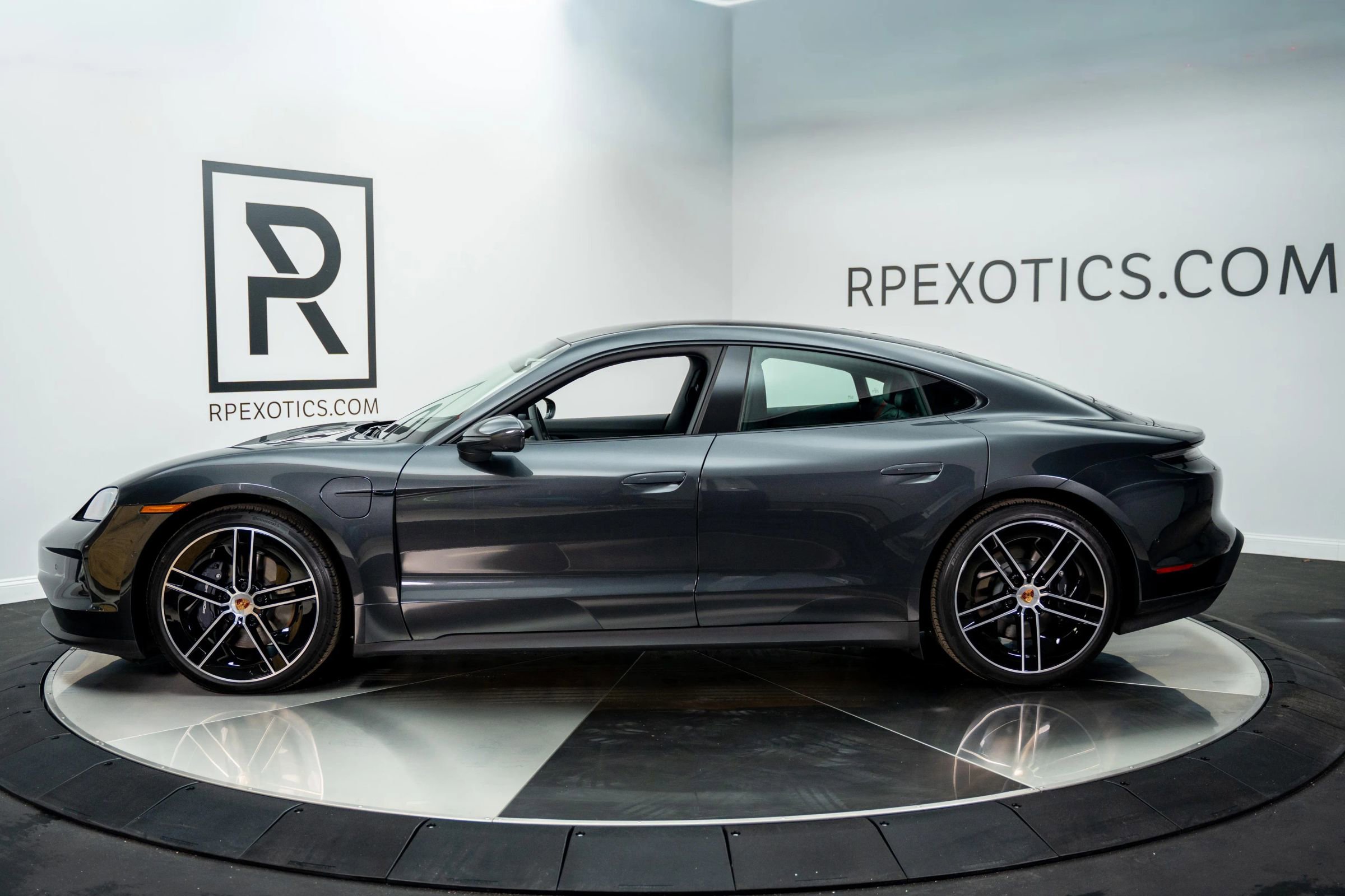 Used 2025 Porsche Taycan image 7