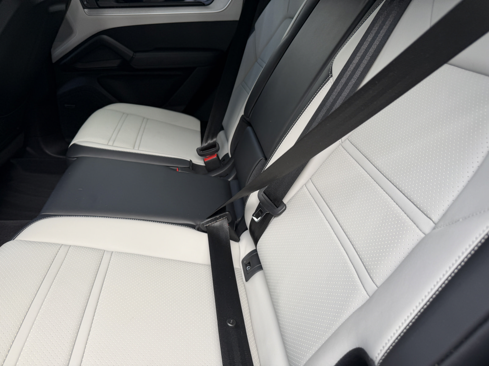 Certified 2024 Porsche Cayenne S AWD/4WD image 19