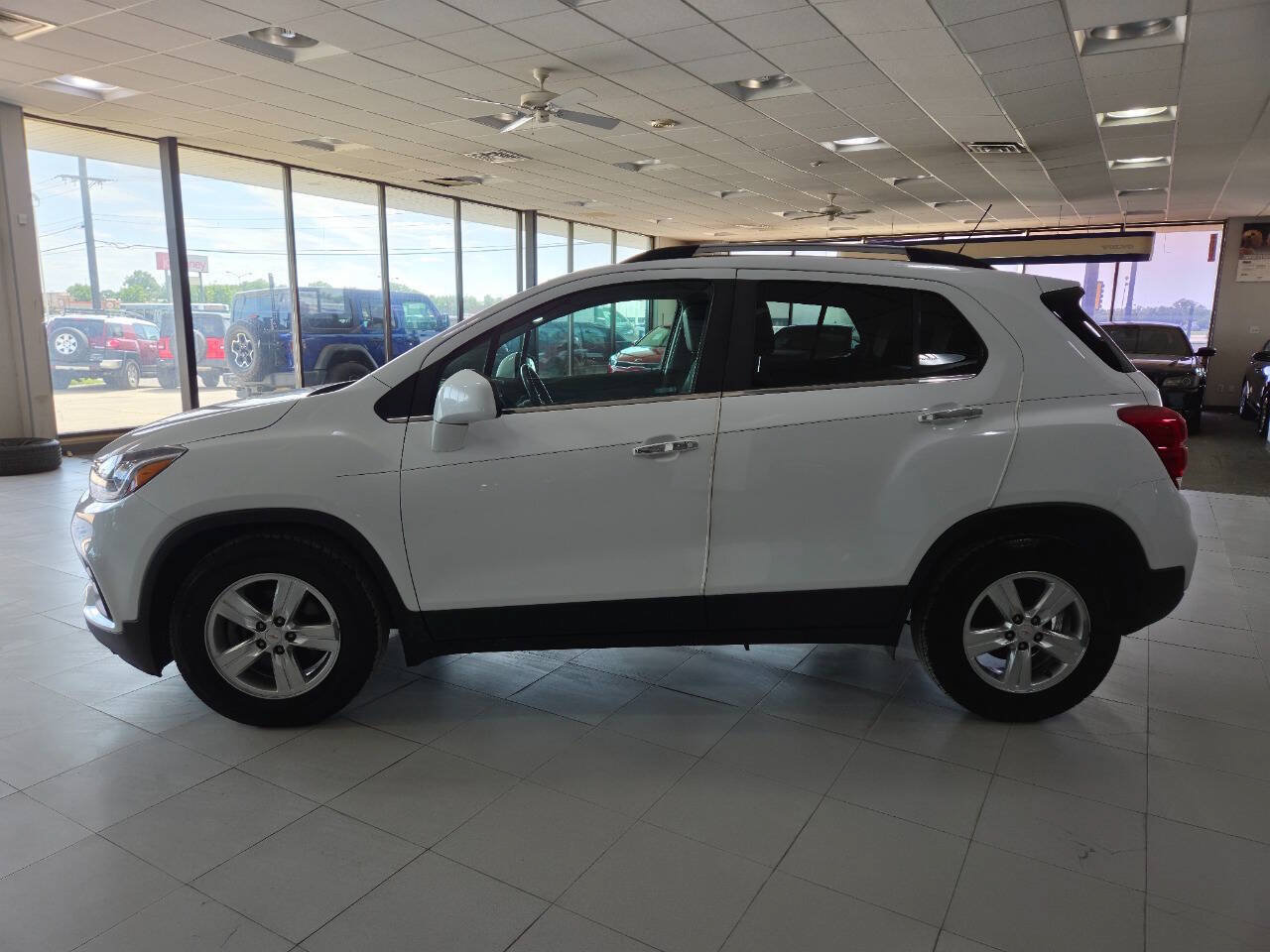 Used 2019 Chevrolet Trax LT w/ LT Convenience Package FWD image 4
