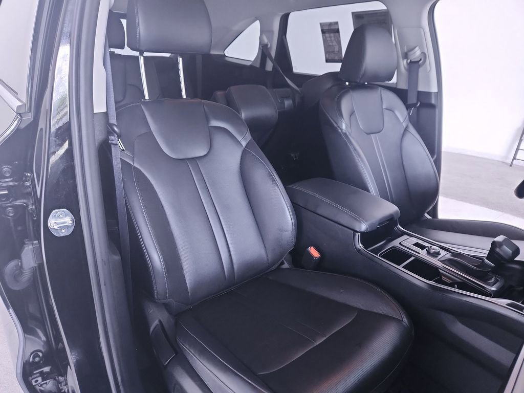 Used 2025 Kia Sorento S image 25